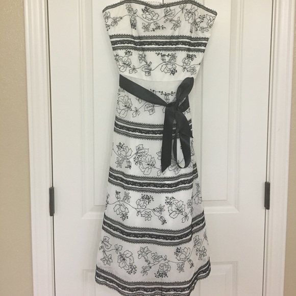 BCBGMAXAZRIA Lace Strapless Cocktail Dress Size 2 - Picture 1 of 3